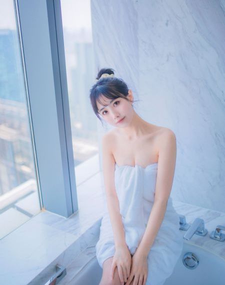 年轻丰满的继母亚洲精品